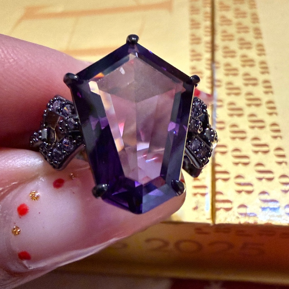 RG80326 Amethyst 
Deep Waters, dark heart size 8